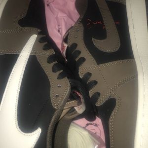 Travis scott aj1 low size 10.5!